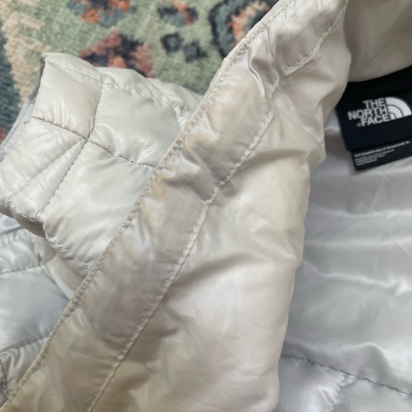 North face Women’s Themoball Eco Vest small - Picture 5 of 8